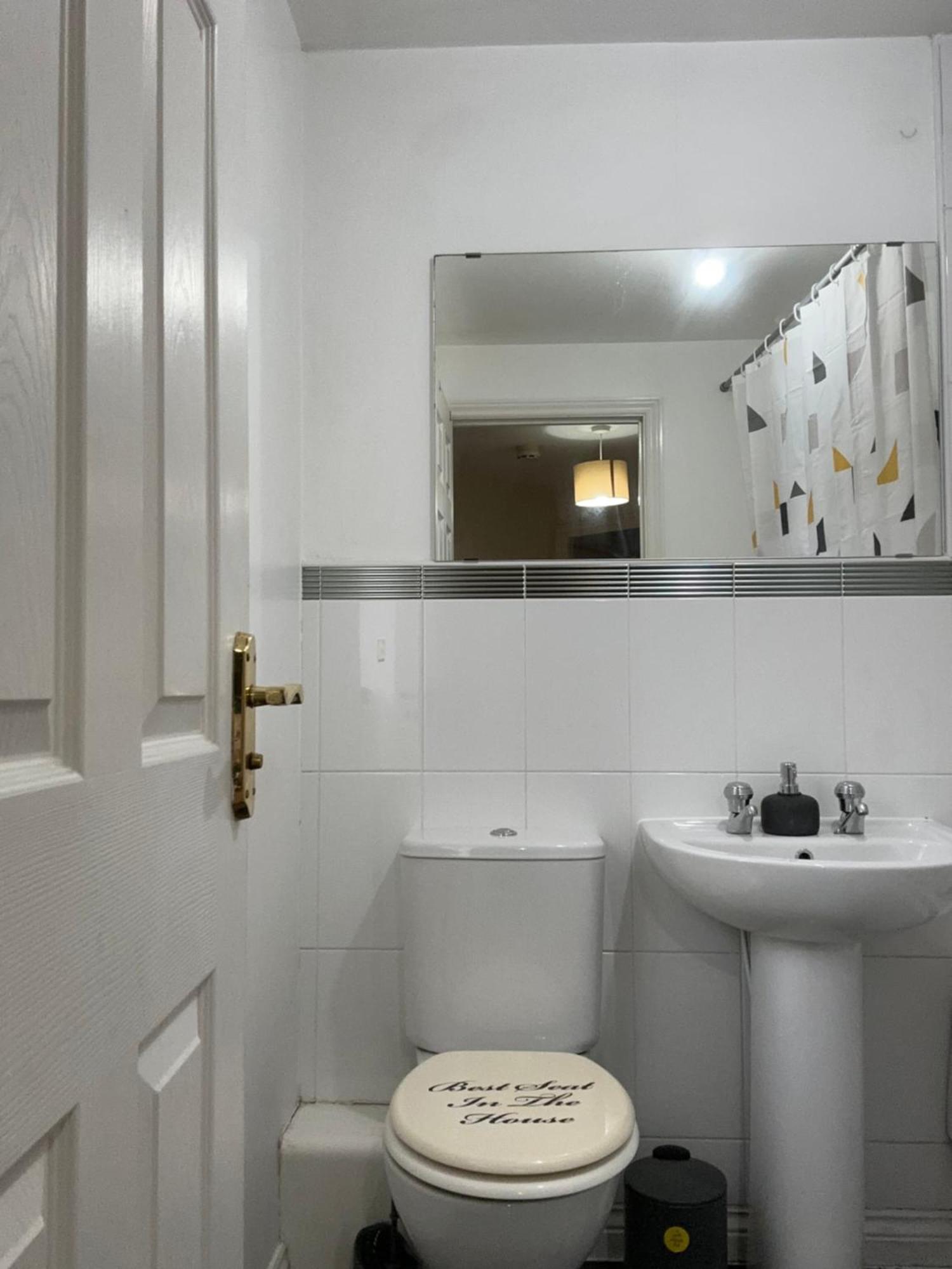 City Airport Apartment Уизеншо Экстерьер фото